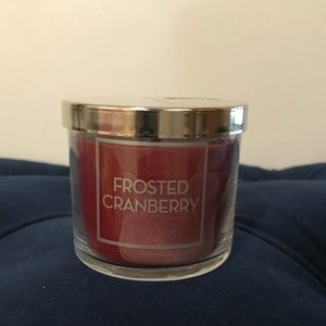 Bath & Body Works 4oz candle - Frosted Cranberry